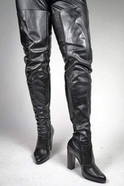 Extralanger Overknee Lederstiefel mit Blockabsatz